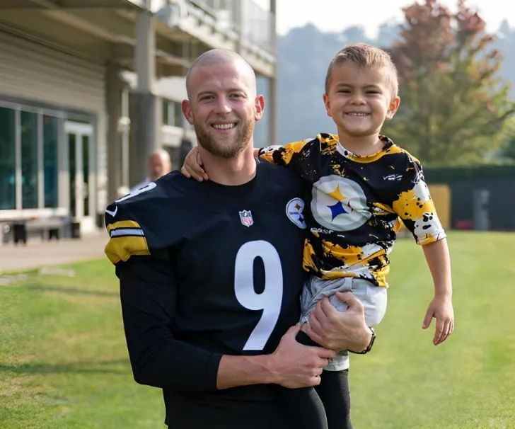 Boswell's partner has a 6-year-old son, Channing Fox 