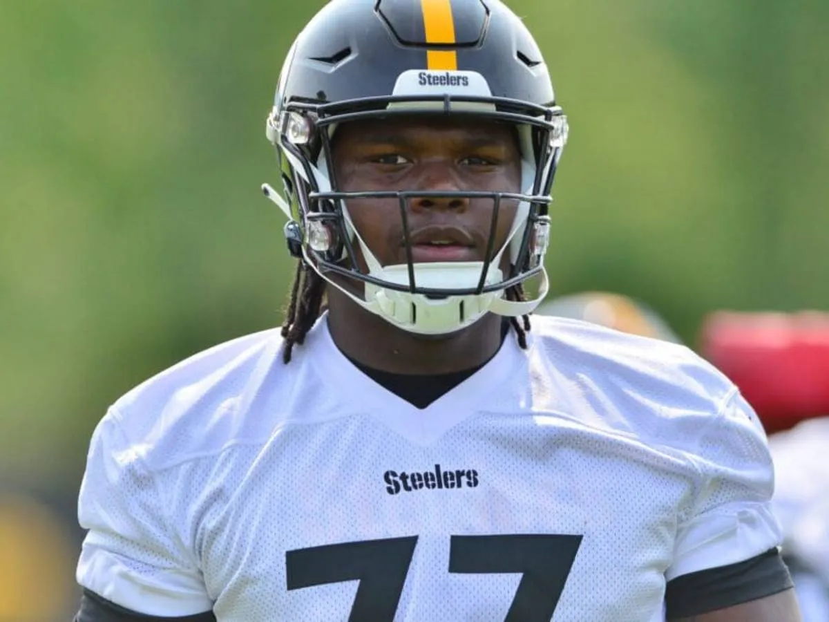 Broderick Jones, the Steelers offensive tackle's girlfriend is a cosmetologist