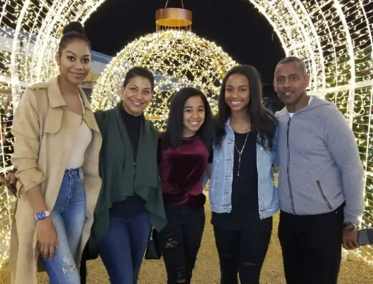Footballer, Tony Dorsett has 3 daughters with his second wife 