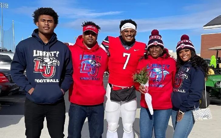 Malik Willis with his father Harold Willis, mother Shastca Grier and his younger siblings posing for a photo