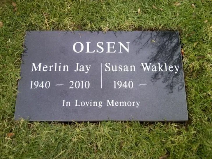 Merlin Olsen's wife, Susan Wakley's name engraved by his name