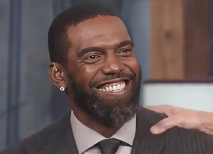 People confuse Randy Moss as Zack Moss's relative/father