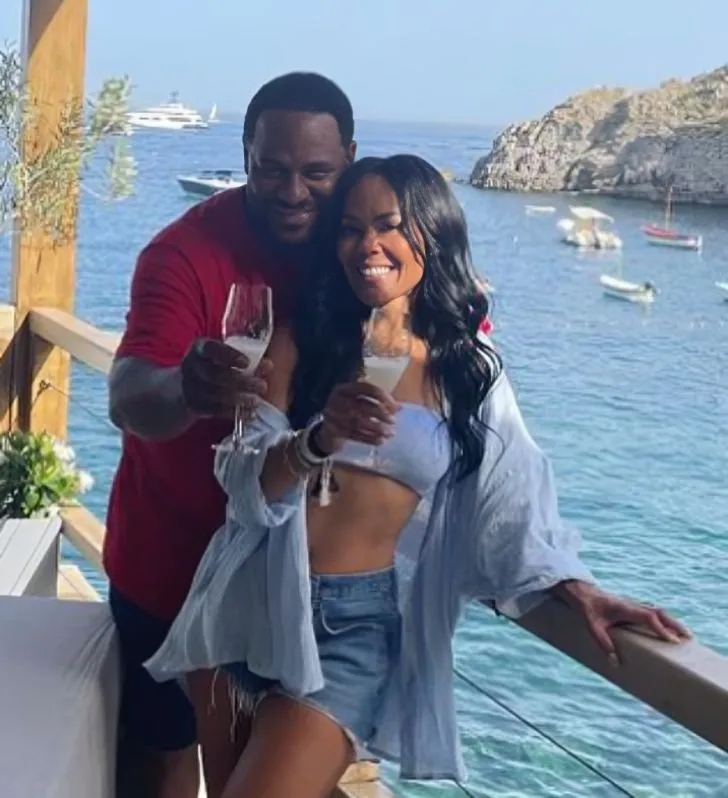 Jerome Bettis and his wife on a trip
