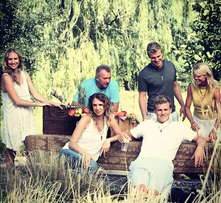 The Montana family including Joe Montana and his wife and their four children.