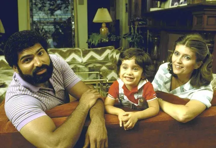 Dana Dokmanovich and her late husband Franco Harris with their son